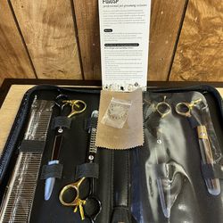 Brand New Professional Grooming Scissors Kit. 4pcs FOGOSP 7 inch Curves Thinning Straight Chunker Shears for Dogs And Cats. Color: Black & Gold.