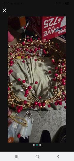 Red And Gold With Berry Garland 