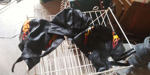 HARLEY DAVIDSON LEATHER SKULL. CAPS