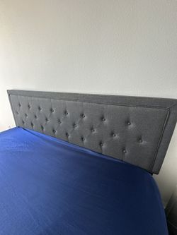 KING SIZE BED w MEMORY FOAM MATTRESS