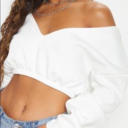 LIKE NEW PRETTY LITTLE THING CREAM WHITE OFF THE SHOULDER V-NECK SWEATER LONG SLEEVED BLOUSE CROP TOP