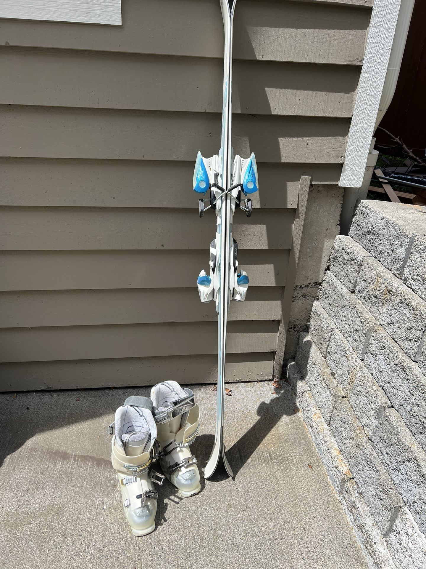Like New Women’s Rossignol Skis & Bindings And Technical Boots