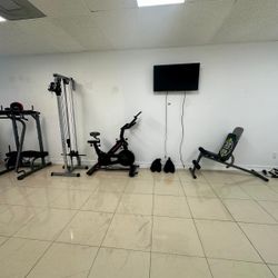 Home Gym Equipment / Máquinas de Ejercicio para Casa