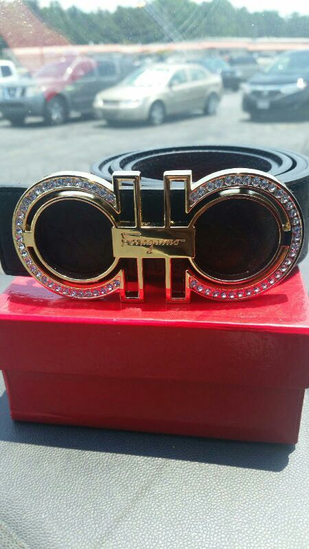 Ferragamo belt with diamonds