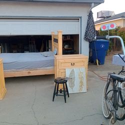Bedroom Set Complete With Three Dresser Drawers
