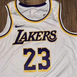 New Men’s Size Large Nike LA Lakers LeBron James Jersey