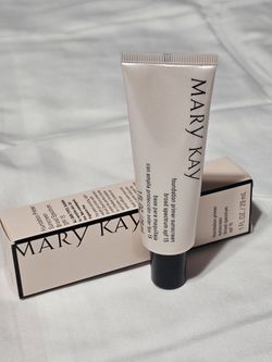 Mary Kay Foundation Primer Sunscreen SPF 15 Broad Spectrum 1 fl oz / 29 ml NWT