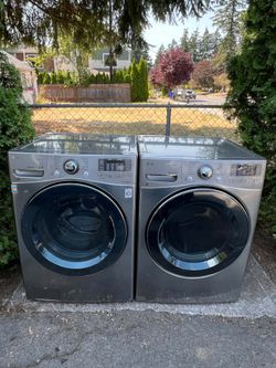 Washer and dryer in excellent condition; both work perfectly.