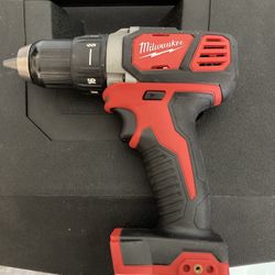 NEW  Milwaukee  18 Volt Drill Driver 