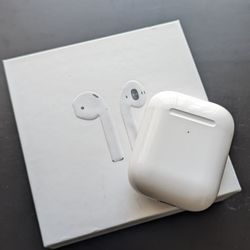 Apple Airpods 2nd Generation Sealed With Charger 