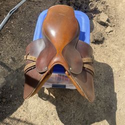 ENGLISH RIDING SADDLE (w/Cinch, Pad, Irons, Cover)