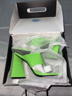 Fashion Nova Women's Green Sandals Size 9