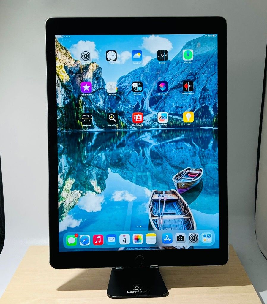 Apple iPad Pro 12.9” 128GB
1ST GEN Fully Functional iOS 16