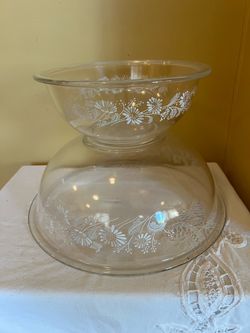 Vintage Clear 1980 vintage Pyrex bowls with white daisys