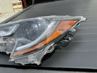 2020 Toyota Corolla Left Head Light