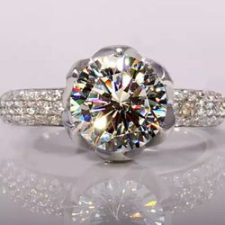 Luxury 3 Carat Petals Halo Lotus Shaped Ring