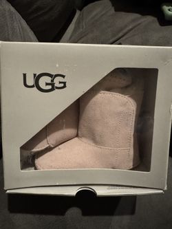 UGGS  SZ 4/5