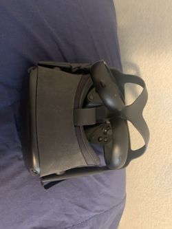 Oculus/Meta Quest 1 With Left And Right Controllers And USB Charger
