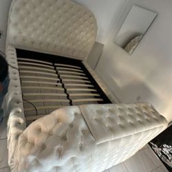 Queen Bed!!Ask For Price!!Preguntar Por Precio 