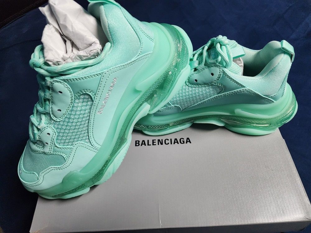 Balenciaga 