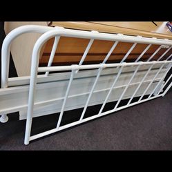 King Size Metal Bed Frame (white) 