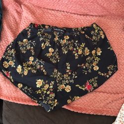 Floral Shorts Size M Brand Ambiance Apparel 