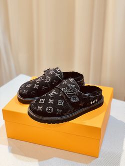 Louis Vuitton Slippers