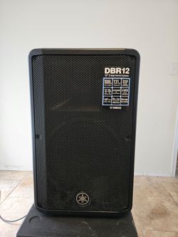 Yamaha DBR12 - 2-Way Bi-Amp Bass-Reflex 12" Powered Speaker