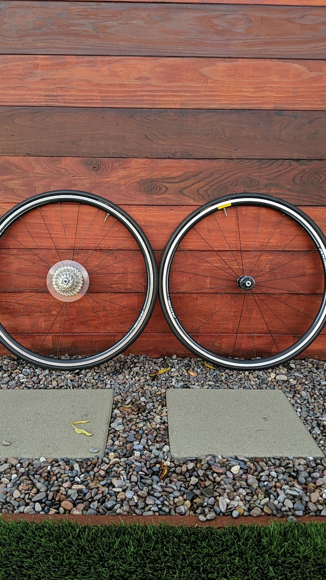 Axis Wheelset Shimano 105 11 Speed Cassette