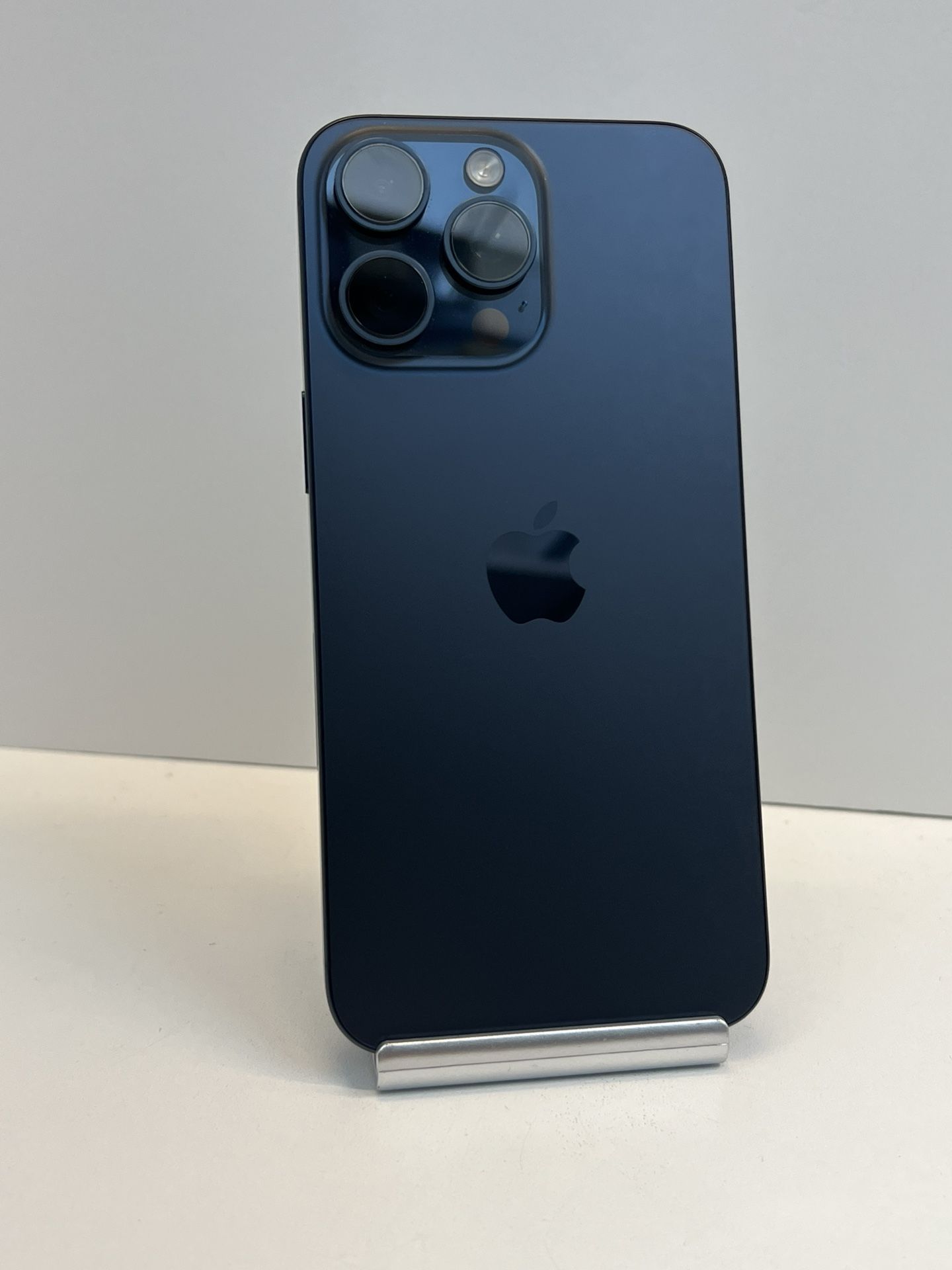 Apple iPhone 15 Pro Max 512gb. ( UNLOCKED )