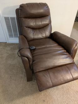 Reclining massage chair