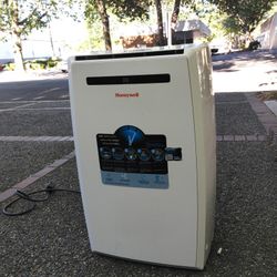  Air Conditioner - Honeywell -Portable MN10CESWE