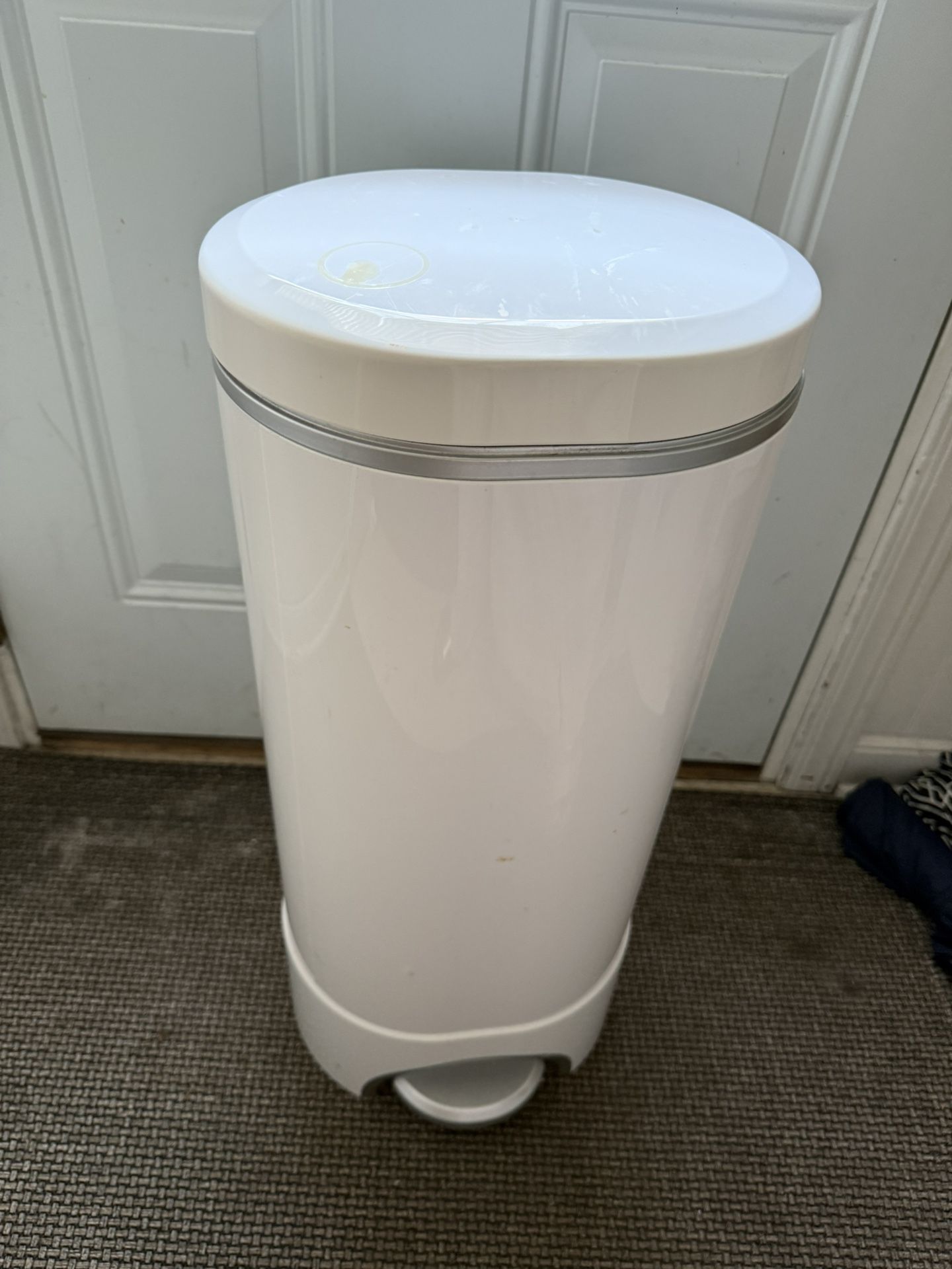 Diaper Pail - Munchkin, White