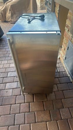 GE Monogram ice maker