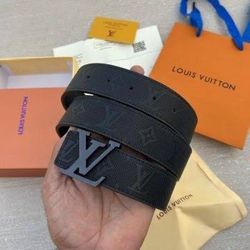 New Loui vutton belt in box all black