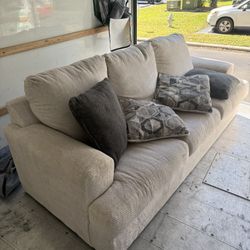 Ashley 3-Seat Sofa – Excellent Condition