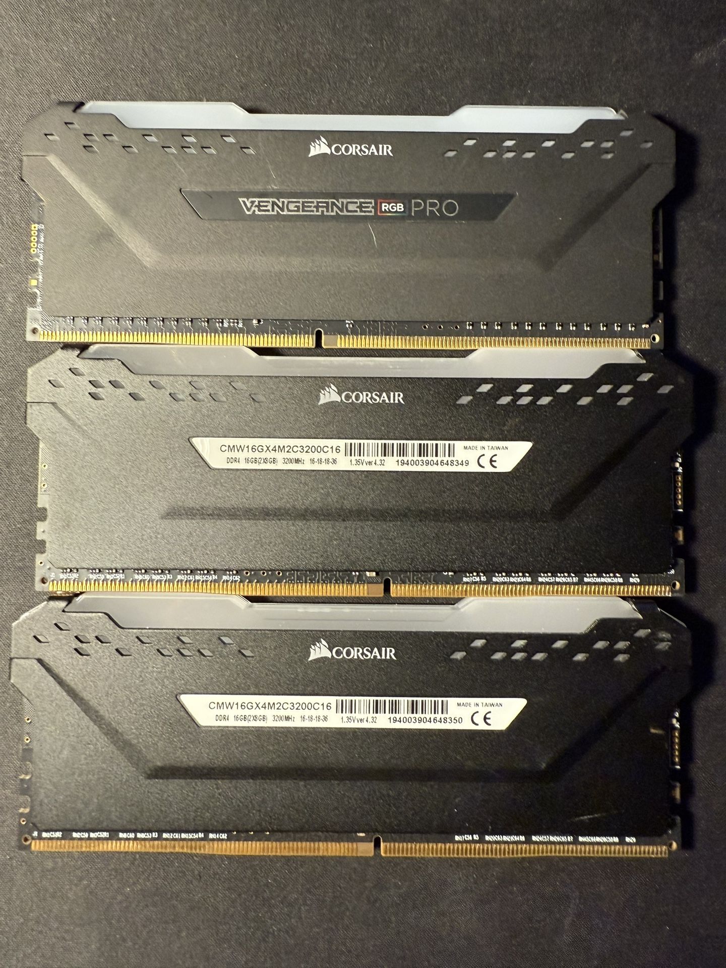 DDR4 VENGEANCE RGB PRO 32GB