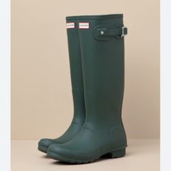 NEW WOMENS HUNTER GREEN BOOTS SIZE 6