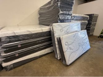 Queen Cooling Gel Hybrid Memory Foam Mattress!