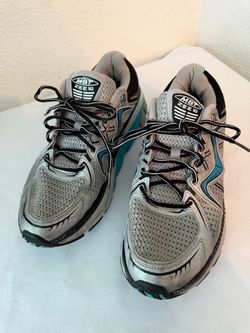 MBT ZEE 16 WOMENS  SIZE 10.5