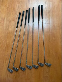 Vintage  Men’s Wilson Golf Clubs - Right Handed