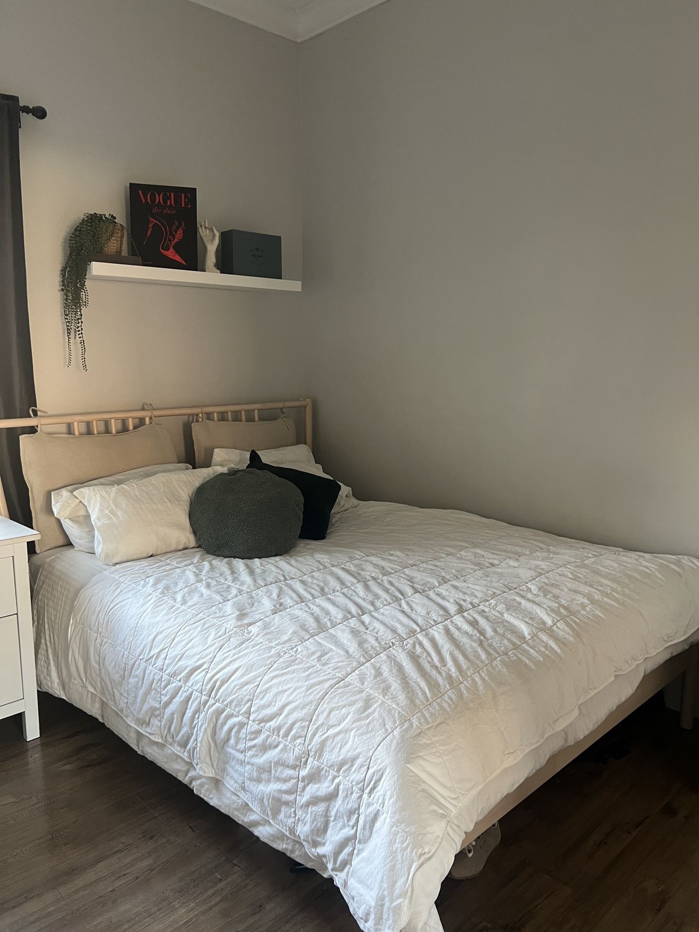 Modern Light Wood Bed Frame (Queen)