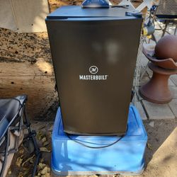 Electric Smoker Works Good It Has A Brand New Timer On To Just Need Some Cleaning  60 Bucks 