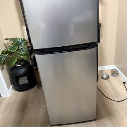 Galanz refrigerator $120 everything works