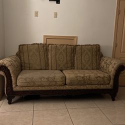 Couch (Sofa)