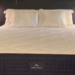 Dream Cloud king Mattress 