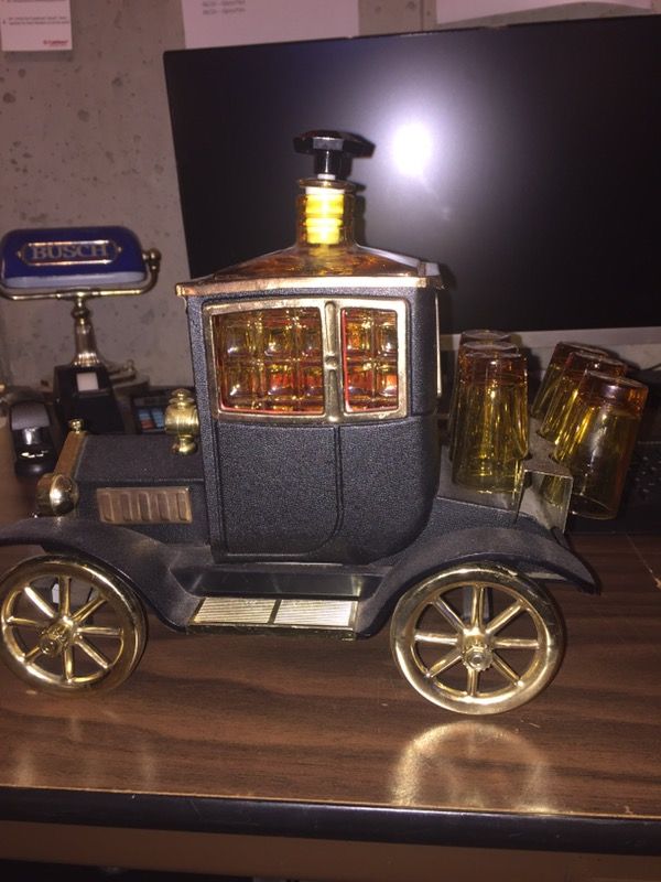 1915 Model T Whiskey Decanter w/6 shooters - plays music too!