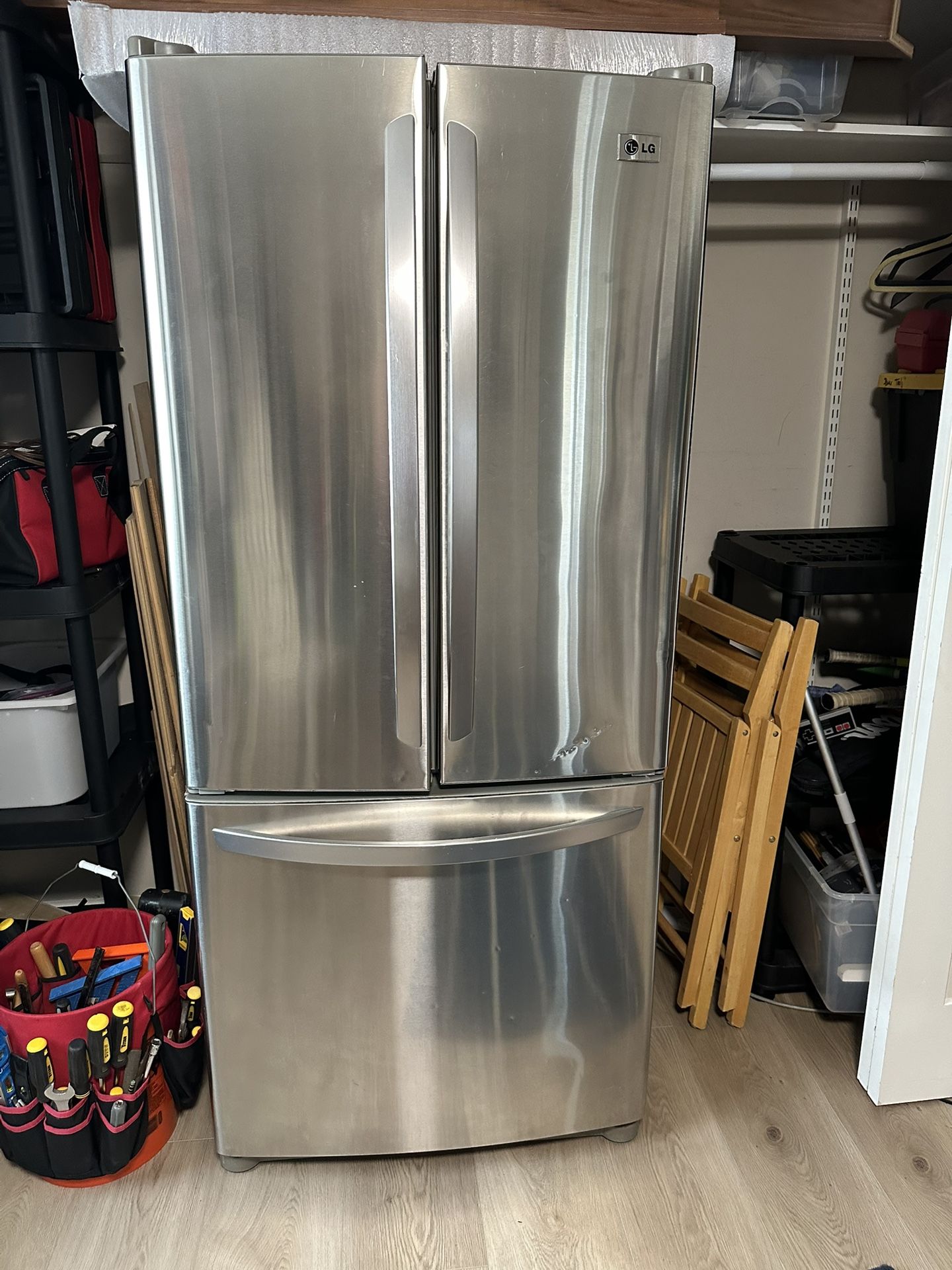 LG French door - Works Great - /small Scratch dent