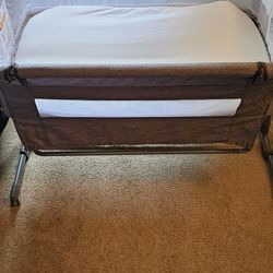 Crib / Basinet In Great Condition 