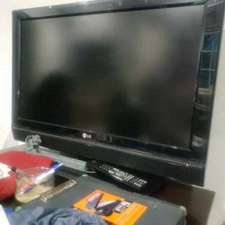 Lg TV With Stand And Remote 150 Bucks 